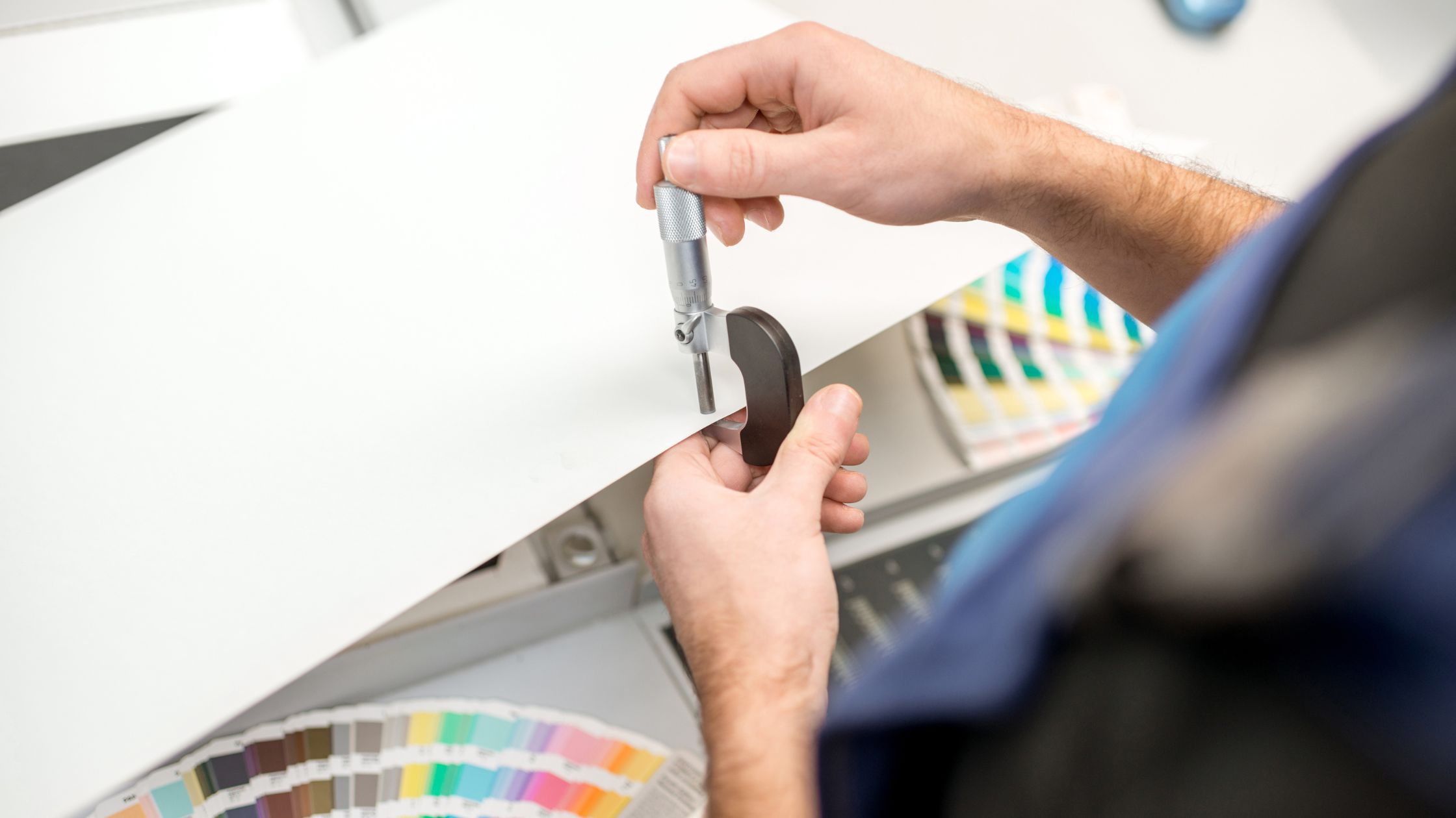 ¿Qué es el grosor y el gramaje del papel?